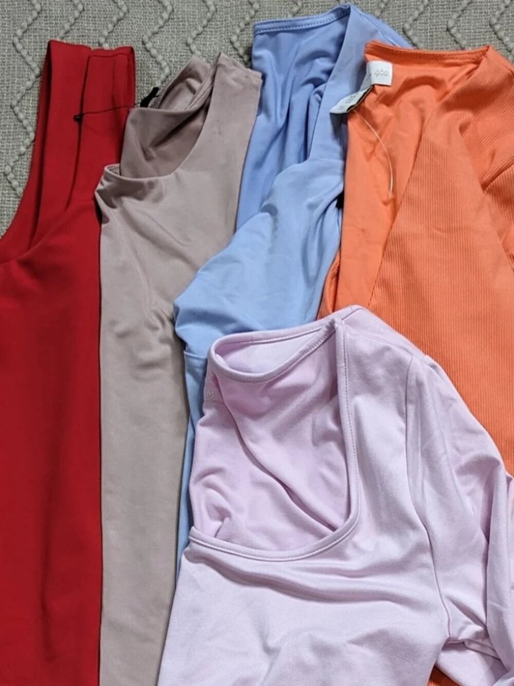 Women's bodysuit and tshirt bundle medium